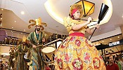 «مول الإمارات» يحتفل بالدورة الـ 20 لمهرجان دبي للتسوق  باستضافة العرضين العالميين «ليدي ماريونيتا» و«بايب مِنْ» 